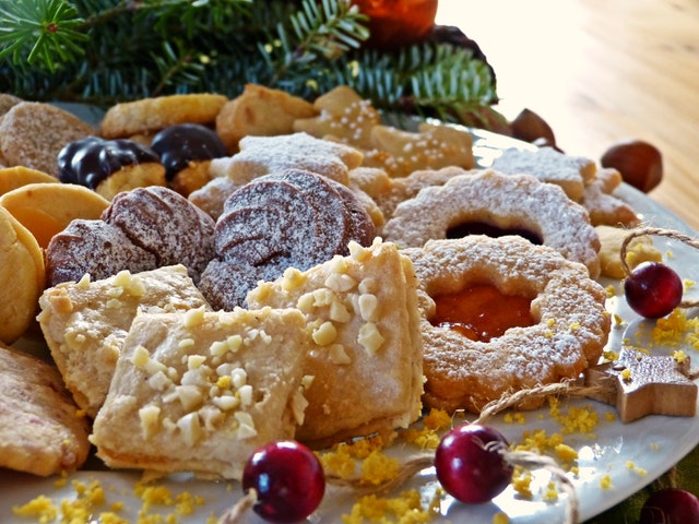 Kerst koekjes met rozijnen